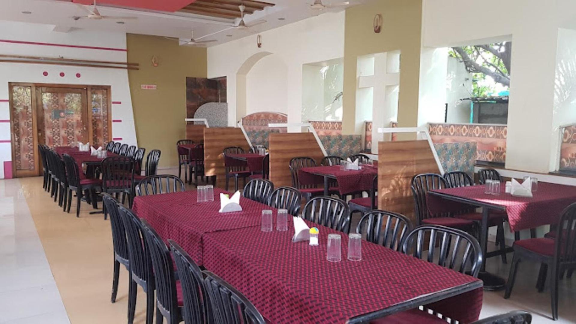 Hotel Rasraj , Dhule Exterior foto